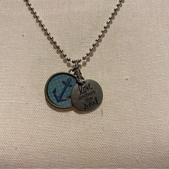 Anchor necklace. - Picture 2 of 2